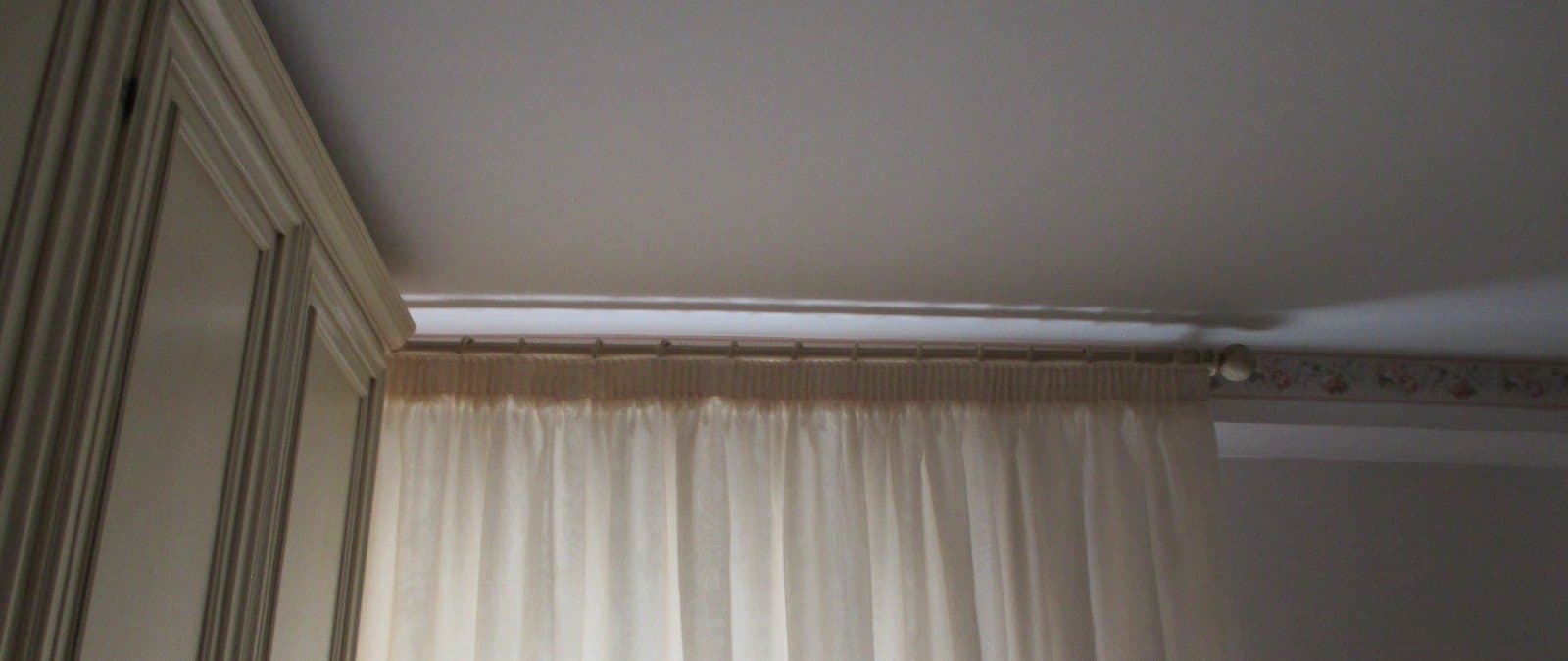 Tenda plissé avorio montata a soffitto